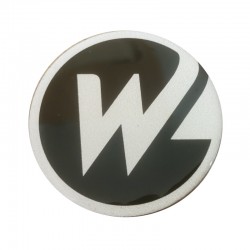 Plakietka z logo Nikola